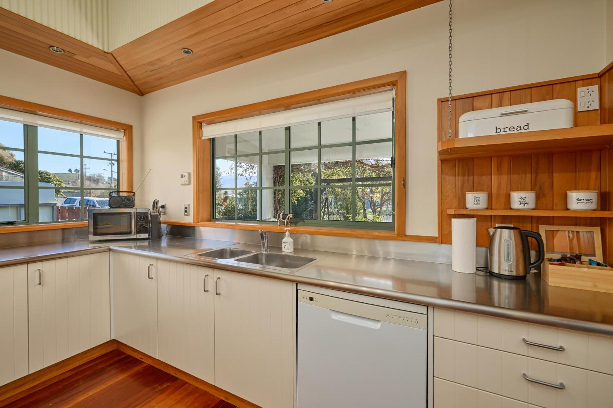 Ludstone Villa - A Charming Family Home 카이코라 외부 사진